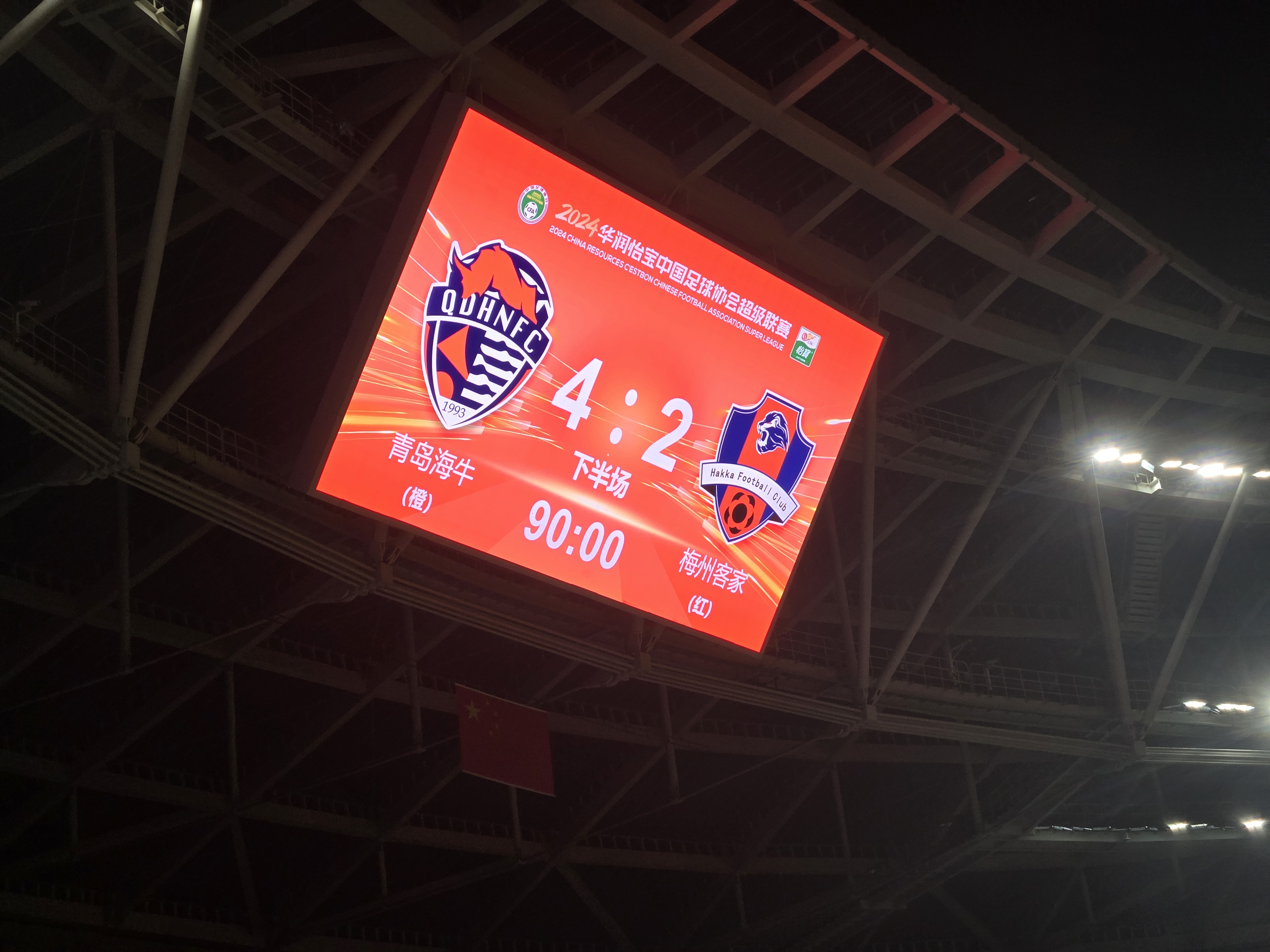 九游娱乐 -上海久事训练开放日；窗口期复出首秀引欢呼；葡超在即；轮换策略成焦点 